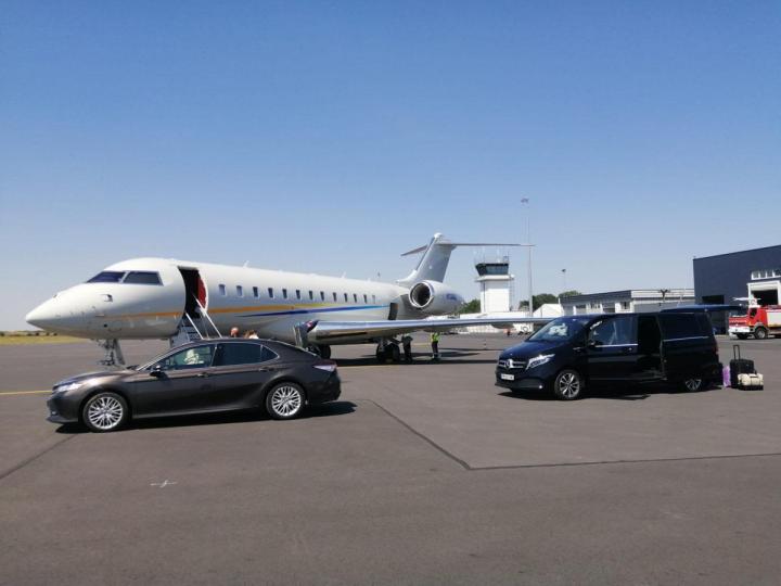 Nous assurons votre transfert vers ou depuis l’aéroport de votre choix à Caen et ses environs